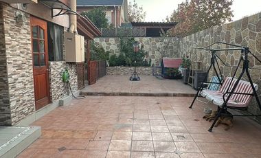 SE VENDE CASA, EN LA FLORIDA,  EXCELENTE UBICACIÓN Y PRECIO