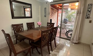 SE VENDE CASA, EN LA FLORIDA,  EXCELENTE UBICACIÓN Y PRECIO