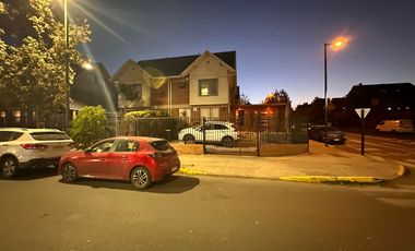 SE VENDE CASA, EN LA FLORIDA,  EXCELENTE UBICACIÓN Y PRECIO