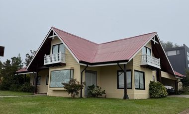 CASA EN SECTOR EXCLUSIVO DE VALDIVIA