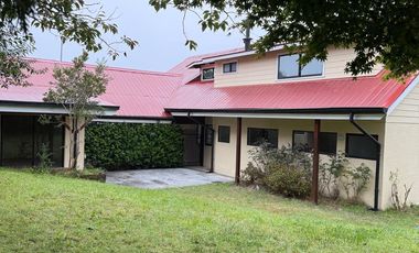 CASA EN SECTOR EXCLUSIVO DE VALDIVIA