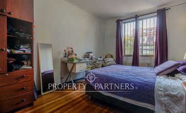 Casa en venta a pasos de plaza Julio Prado