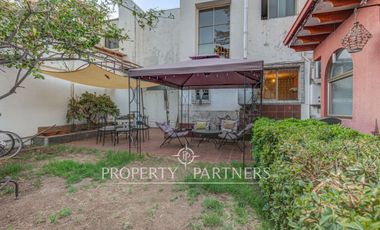 Casa en venta a pasos de plaza Julio Prado