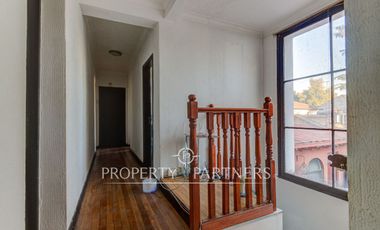 Casa en venta a pasos de plaza Julio Prado