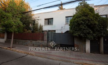 Casa en venta a pasos de plaza Julio Prado