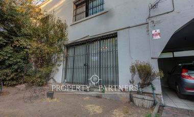 Casa en venta a pasos de plaza Julio Prado