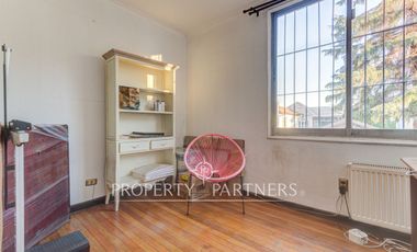 Casa en venta a pasos de plaza Julio Prado