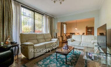 Casa en venta a pasos de plaza Julio Prado