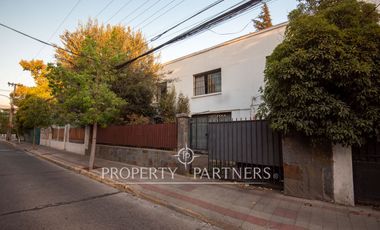 Casa en venta a pasos de plaza Julio Prado