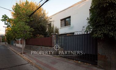 Casa en venta a pasos de plaza Julio Prado