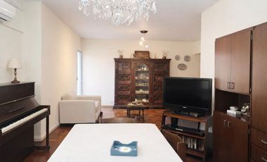 Depto 4 amb con balcón a mts Plaza Independencia