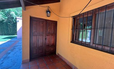 Casa  en Alquiler  Polvorines con pileta y parque