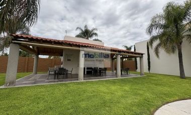 RENTA DEPARTAMENTO PLANTA BAJA PUERTA REAL QUERETARO