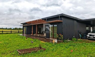 CASA  3 DORM. A SÓLO 4KM DE PUERTO VARAS.