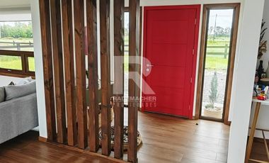 CASA  3 DORM. A SÓLO 4KM DE PUERTO VARAS.