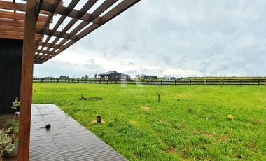 CASA  3 DORM. A SÓLO 4KM DE PUERTO VARAS.