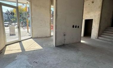 LOCAL Sarmiento esquina Eva Peron en Lanús Este