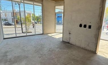 LOCAL Sarmiento esquina Eva Peron en Lanús Este