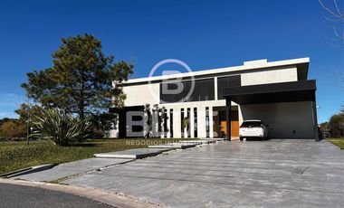 Casa Venta Canning Terralagos 5 Ambientes A La Laguna