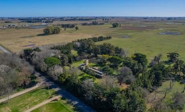Estancia del año 1830 refaccionada con 42 hectáreas a 50km del mar