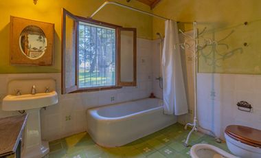 Estancia del año 1830 refaccionada con 42 hectáreas a 50km del mar