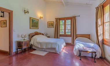 Estancia del año 1830 refaccionada con 42 hectáreas a 50km del mar