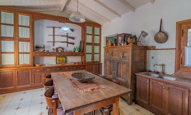 Estancia del año 1830 refaccionada con 42 hectáreas a 50km del mar