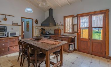 Estancia del año 1830 refaccionada con 42 hectáreas a 50km del mar