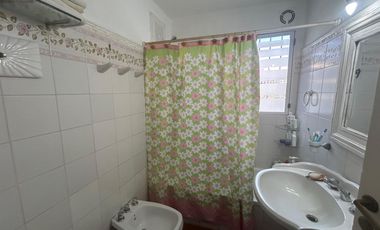Casa de 4 dormitorios en alquiler con o sin muebles, próxima centro comercial La Horqueta