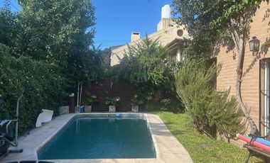Casa de 4 dormitorios en alquiler con o sin muebles, próxima centro comercial La Horqueta