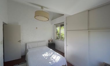 Casa de 4 dormitorios en alquiler con o sin muebles, próxima centro comercial La Horqueta