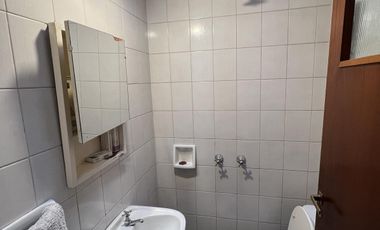 Casa 4 ambientes con terraza y cochera doble, jardìn, Quilmes Centro