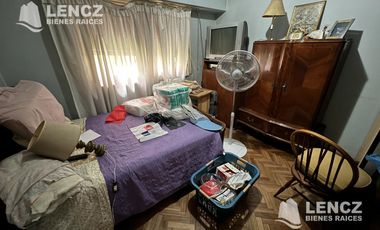 Casa 4 ambientes con terraza y cochera doble, jardìn, Quilmes Centro