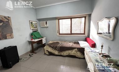 Casa 4 ambientes con terraza y cochera doble, jardìn, Quilmes Centro