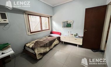 Casa 4 ambientes con terraza y cochera doble, jardìn, Quilmes Centro