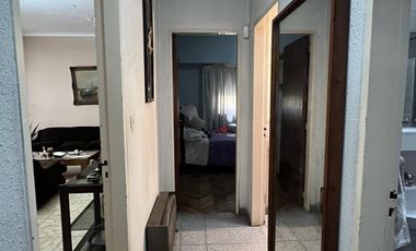 Casa 4 ambientes con terraza y cochera doble, jardìn, Quilmes Centro