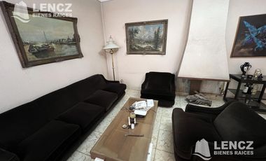 Casa 4 ambientes con terraza y cochera doble, jardìn, Quilmes Centro