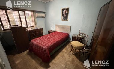 Casa 4 ambientes con terraza y cochera doble, jardìn, Quilmes Centro