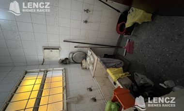 Casa 4 ambientes con terraza y cochera doble, jardìn, Quilmes Centro