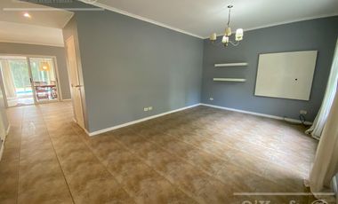 Casa en Venta  de 4 Ambientes En Club de Campo Abril Hudson Berazategui