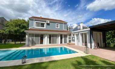 Casa en Venta  de 4 Ambientes En Club de Campo Abril Hudson Berazategui