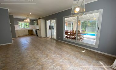 Casa en Venta  de 4 Ambientes En Club de Campo Abril Hudson Berazategui