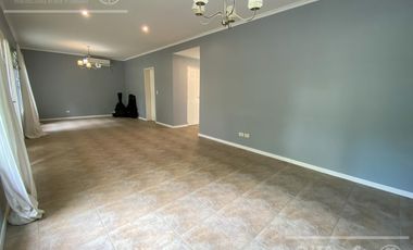 Casa en Venta  de 4 Ambientes En Club de Campo Abril Hudson Berazategui