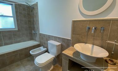 Casa en Venta  de 4 Ambientes En Club de Campo Abril Hudson Berazategui