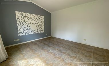 Casa en Venta  de 4 Ambientes En Club de Campo Abril Hudson Berazategui