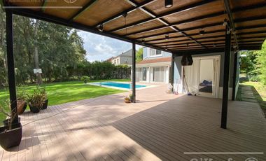 Casa en Venta  de 4 Ambientes En Club de Campo Abril Hudson Berazategui