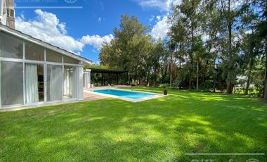 Casa en Venta  de 4 Ambientes En Club de Campo Abril Hudson Berazategui