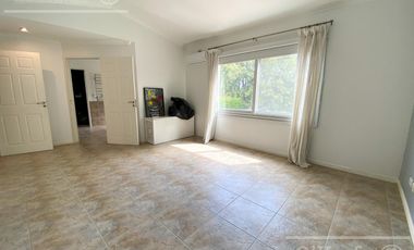 Casa en Venta  de 4 Ambientes En Club de Campo Abril Hudson Berazategui