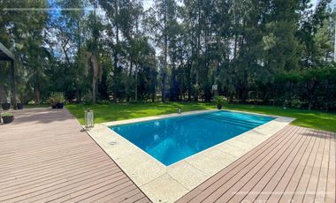 Casa en Venta  de 4 Ambientes En Club de Campo Abril Hudson Berazategui