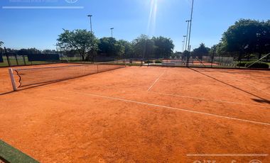 Casa en Venta  de 4 Ambientes En Club de Campo Abril Hudson Berazategui